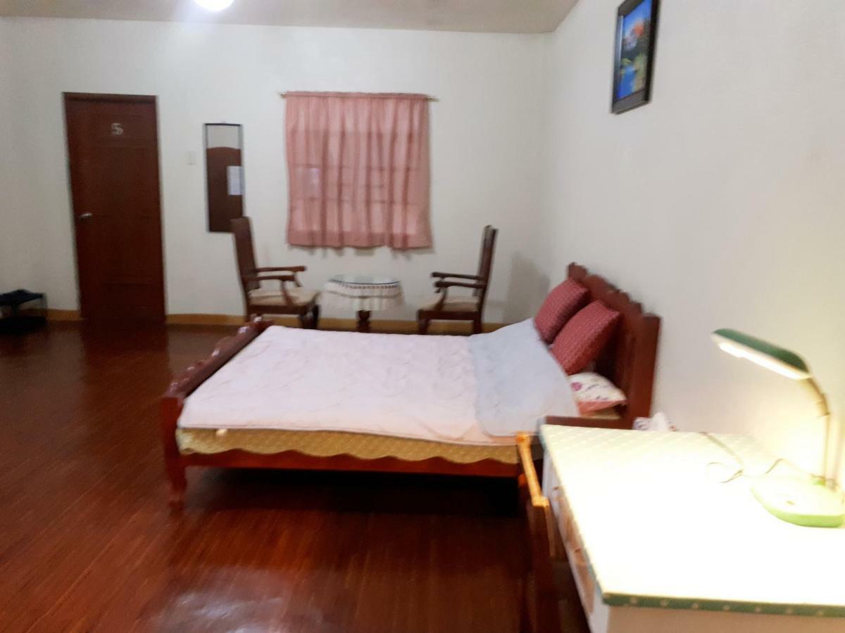 Minine Guesthouse Silang Экстерьер фото