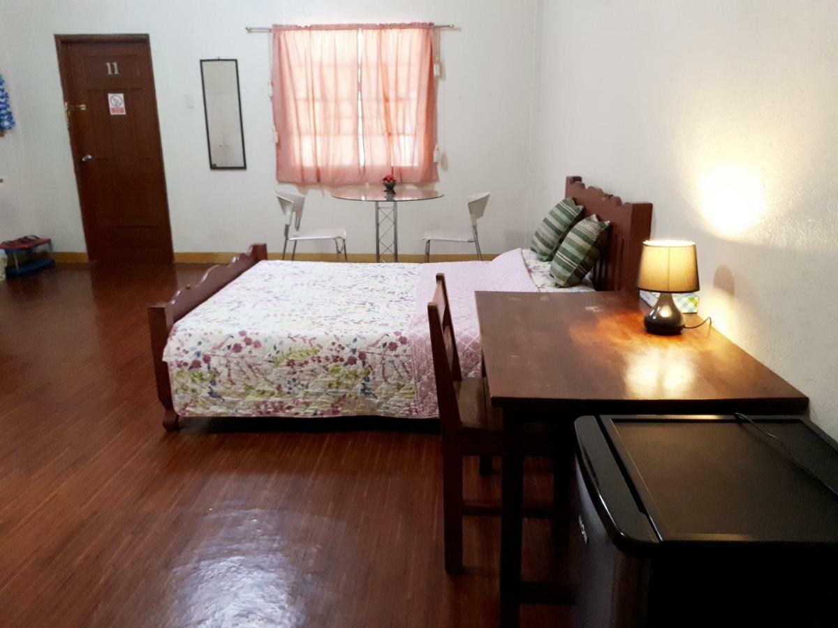 Minine Guesthouse Silang Экстерьер фото