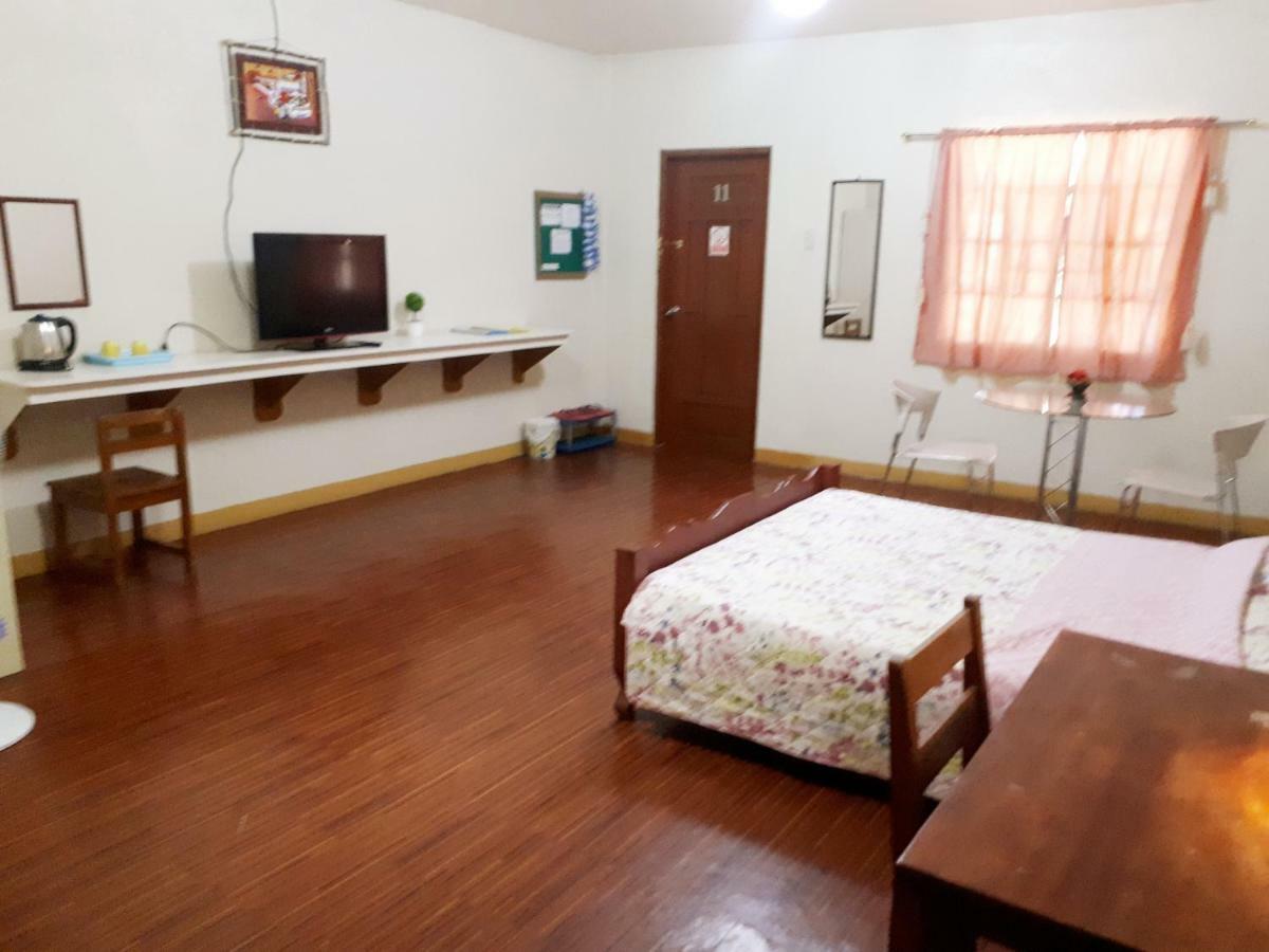 Minine Guesthouse Silang Экстерьер фото